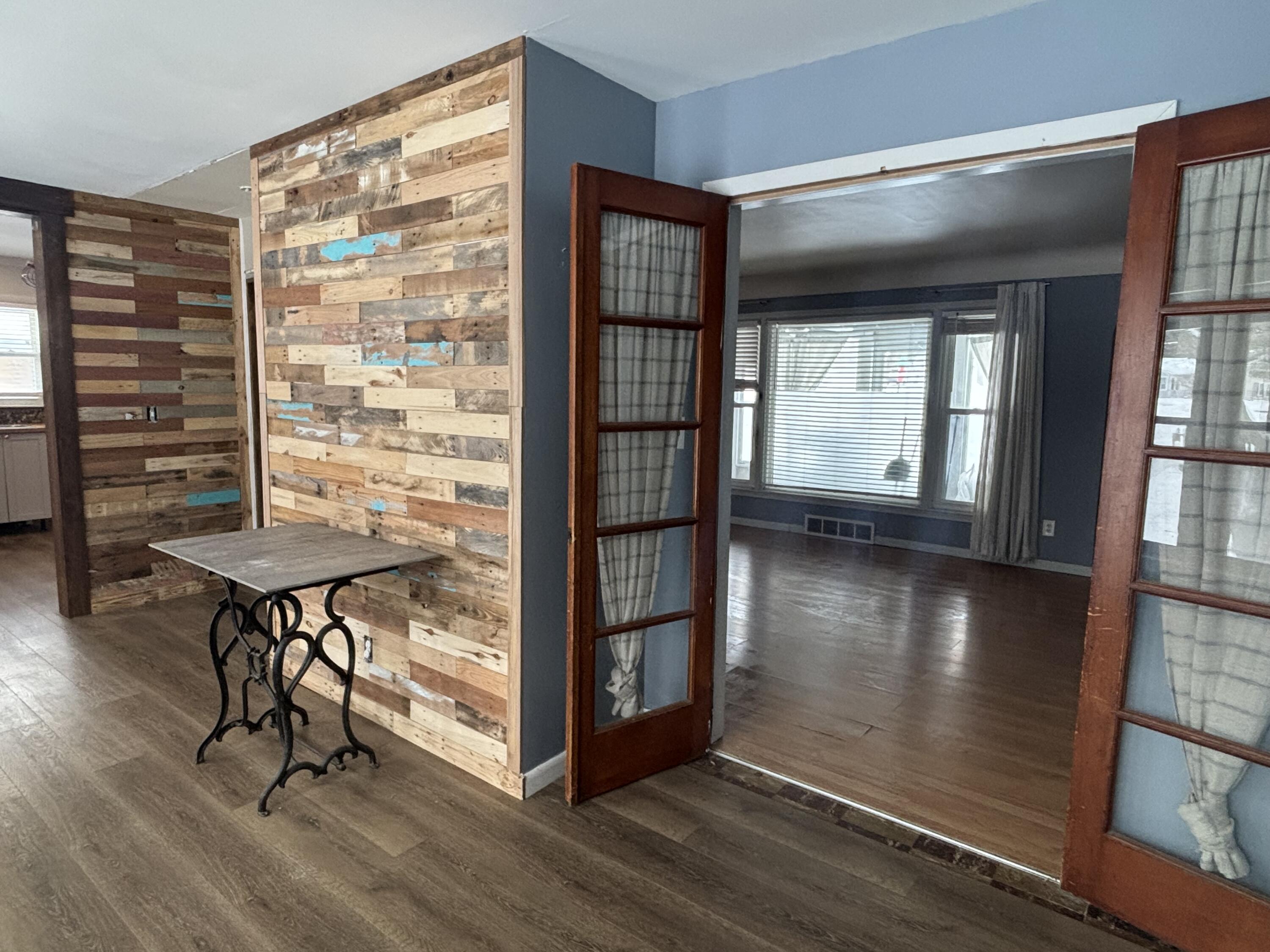 400 Colfax Street Jackson, MI 49203 - Photo 8 of 16 IMG_7401