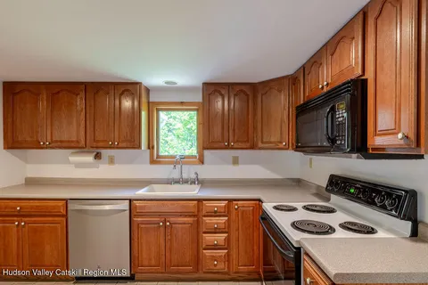$625,000 | 534 Collins Street, Hillsdale, NY 12529