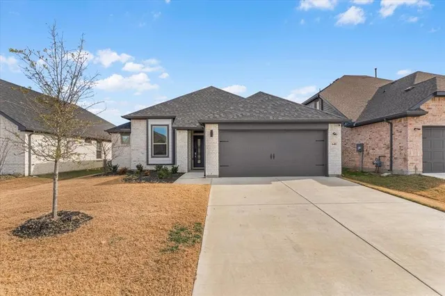 $2,600 | 640 Southern HIlls Drive, Red Oak, TX 75154
