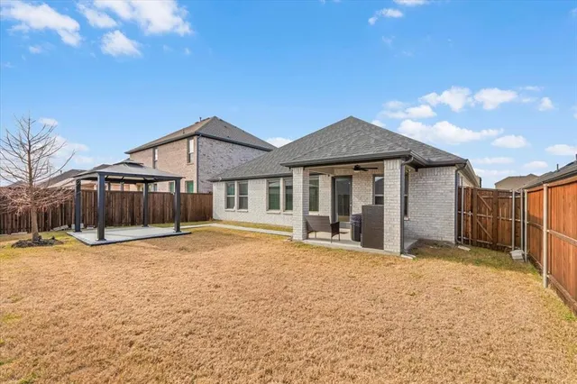 $2,600 | 640 Southern HIlls Drive, Red Oak, TX 75154