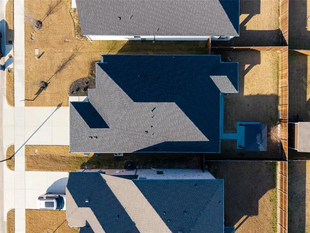 $2,600 | 640 Southern HIlls Drive, Red Oak, TX 75154