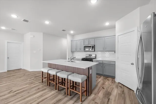 $2,550 | 640 Southern HIlls Drive, Red Oak, TX 75154