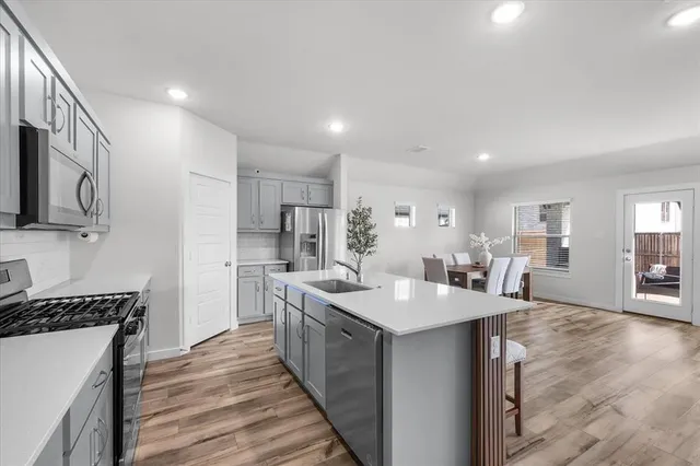 $2,550 | 640 Southern HIlls Drive, Red Oak, TX 75154