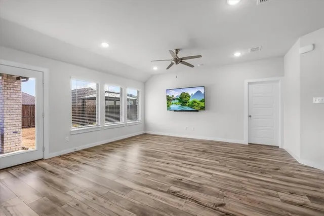 $2,550 | 640 Southern HIlls Drive, Red Oak, TX 75154