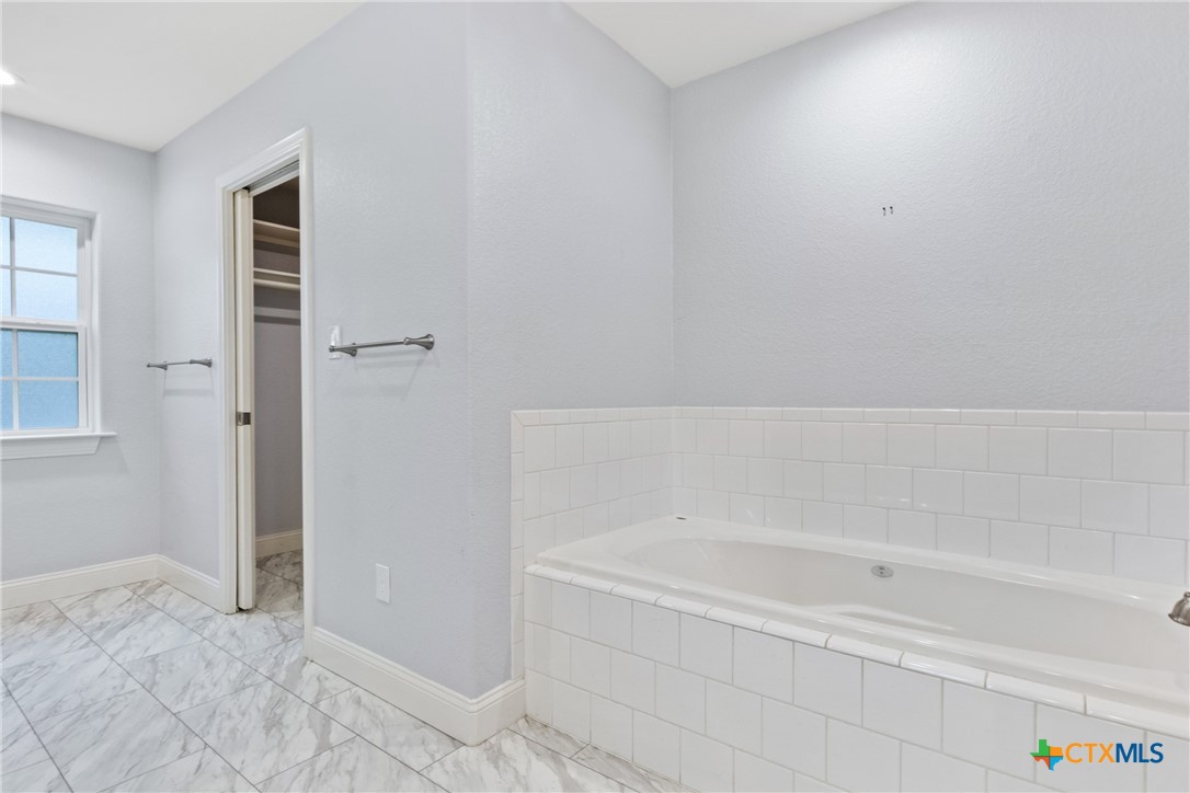 275 Woodruff Road Waco, TX 76705 - Photo 28 of 45 a bathroom with bathtub and shower