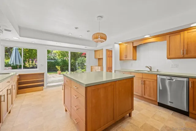 $3,950,000 | 1640 El Paso Real, La Jolla, CA 92037