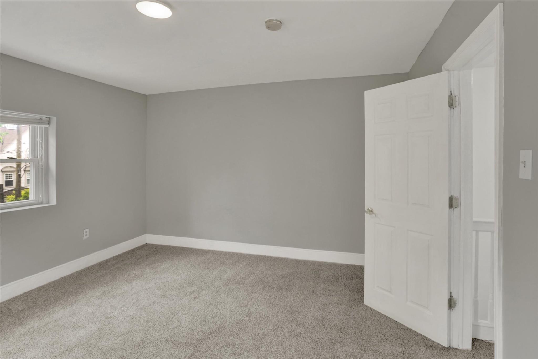 127 West Washington Lane Philadelphia, PA 19144 - Photo 23 of 29 3rd floor bright and airy room