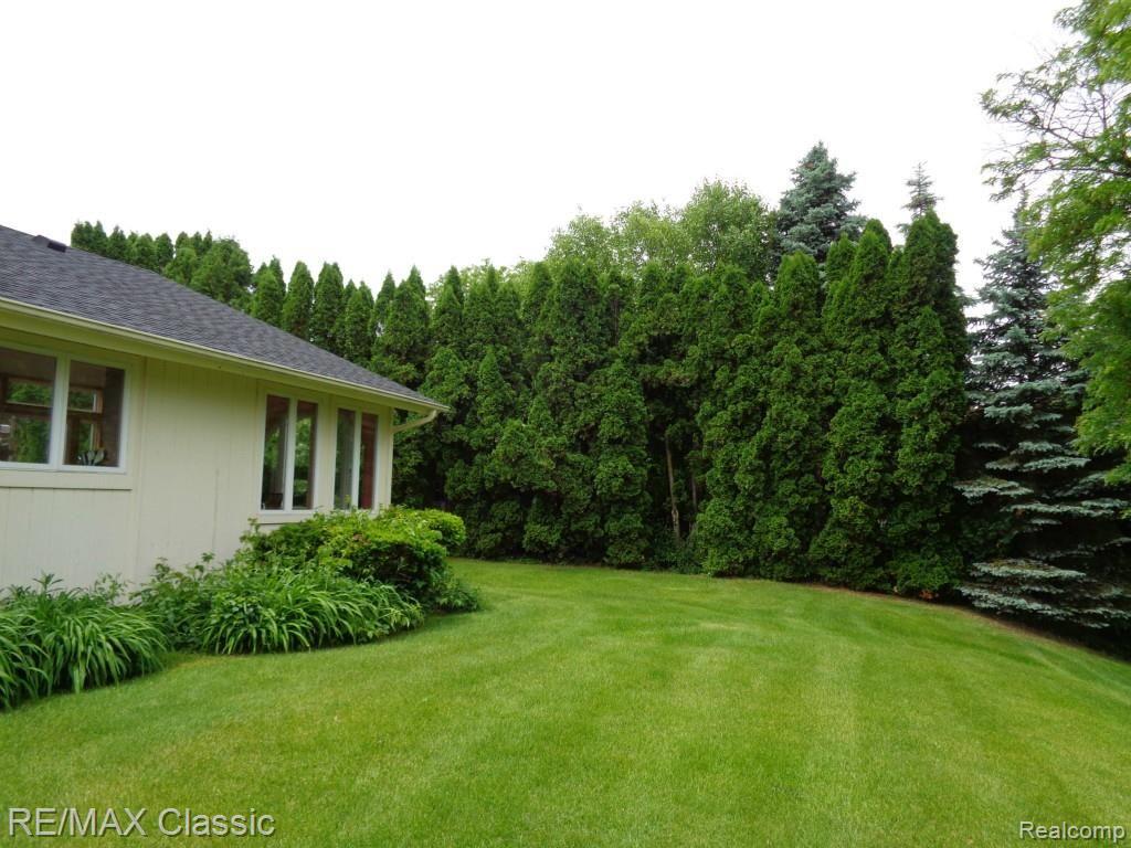 5218 Patrick Road West Bloomfield, MI 48322 - Photo 6 of 17 030.jpg
