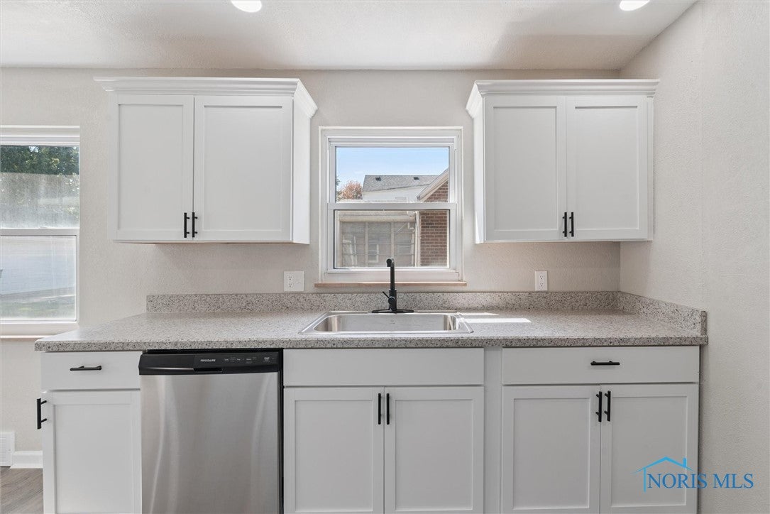 421 Eagle Point Road Rossford, OH 43460 - Photo 7 of 30 Gallery Image 7