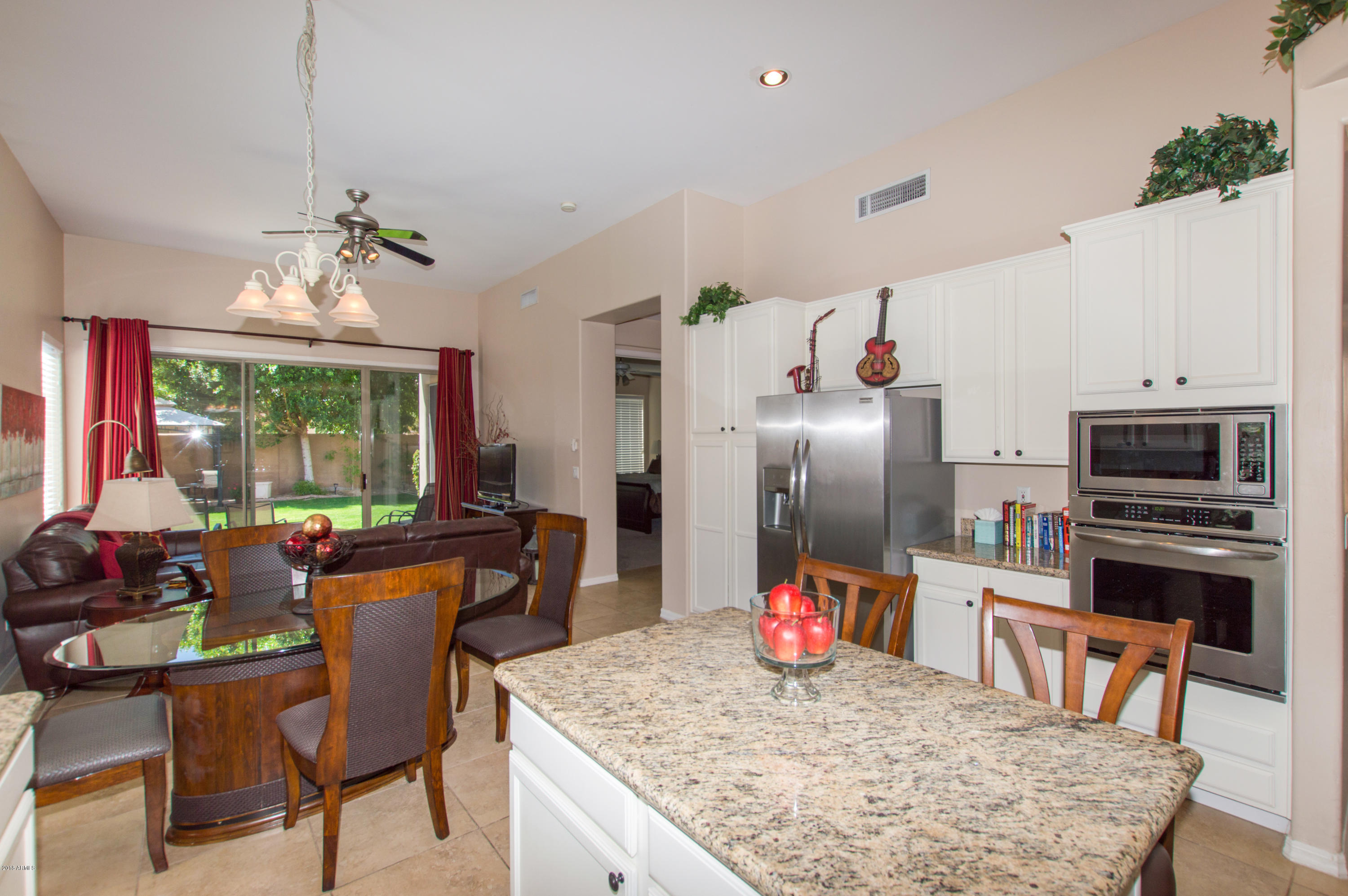 3123 East Amber Ridge Way Phoenix, AZ 85048 - Photo 12 of 42 11 Kitchen