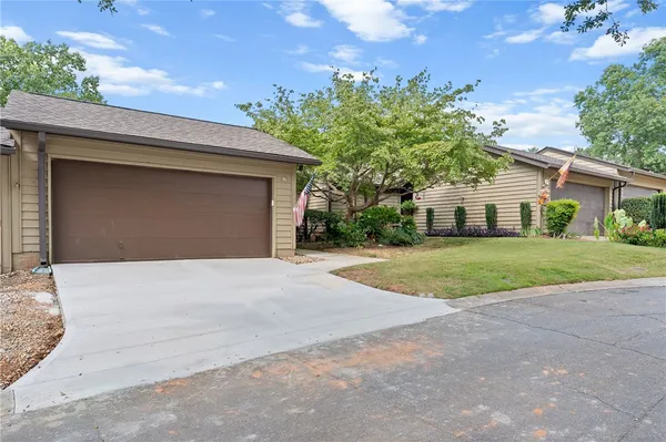 $285,000 | 325 Skylark Circle, Greer, SC 29650