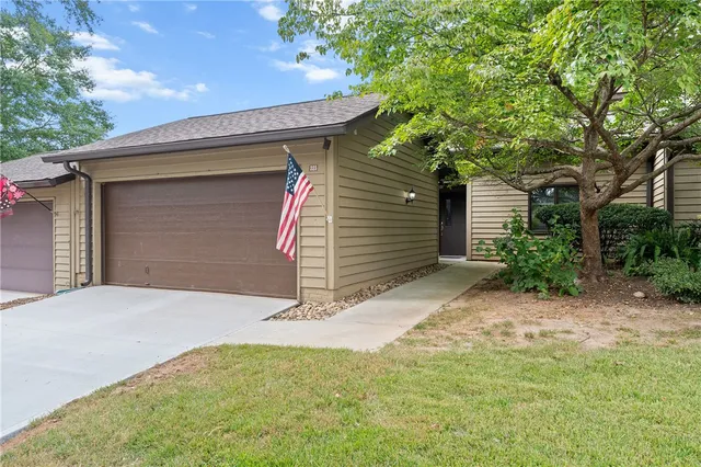 $295,000 | 325 Skylark Circle, Greer, SC 29650