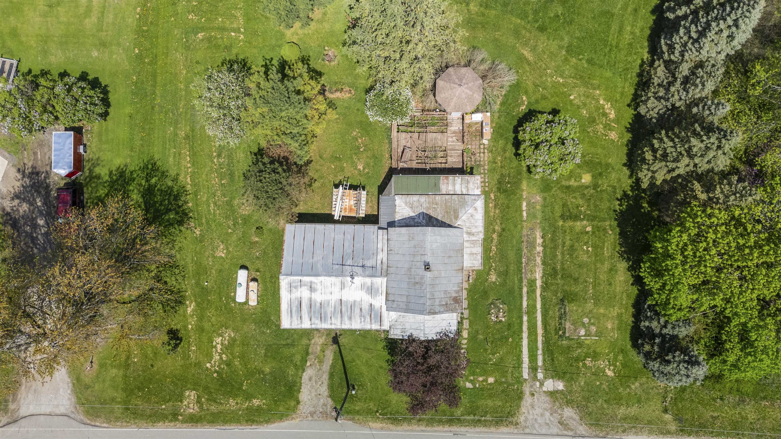 7950 East Metz Road Angola, IN 46703 - Photo 3 of 28 Gallery Image 3