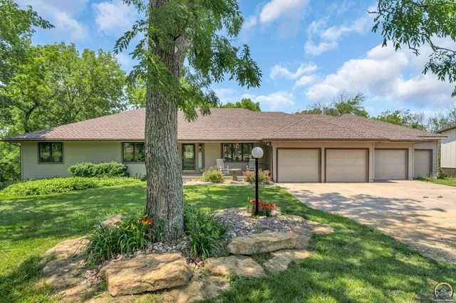 $634,900 | 4848 Southeast 53rd Street, Berryton, KS 66409