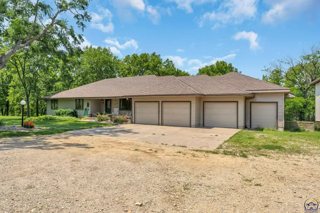 $634,900 | 4848 Southeast 53rd Street, Berryton, KS 66409
