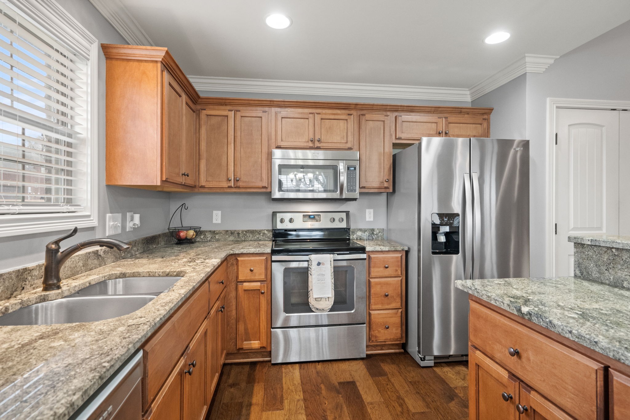 48 Harbor Pointe Lebanon, TN 37087 - Photo 12 of 28 a kitchen with granite countertop a sink stove and refrigerator