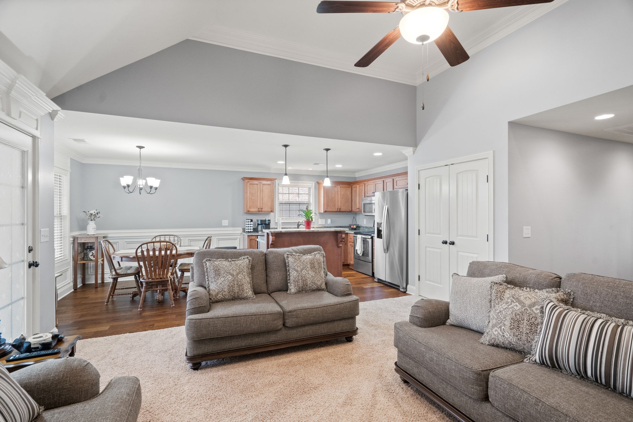 48 Harbor Pointe Lebanon, TN 37087 - Photo 10 of 28 a living room with furniture and kitchen view