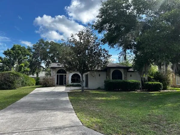 $349,999 | 108 Greentree Lane, Yalaha, FL 34797