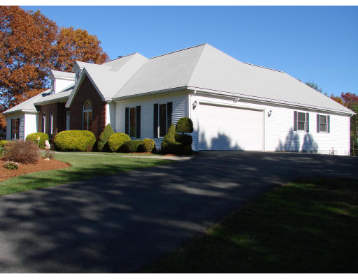 5 Maplewood Road Middleton, MA 01949 - Photo 3 of 18 Gallery Image 3