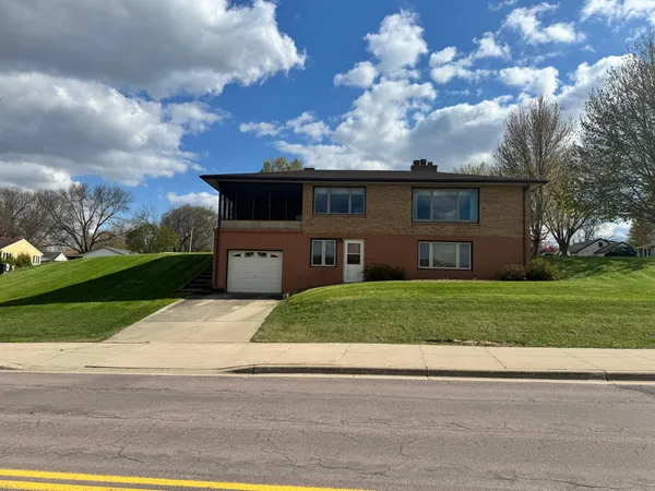 $279,900 | 824 Brown Street, Jackson, MN 56143