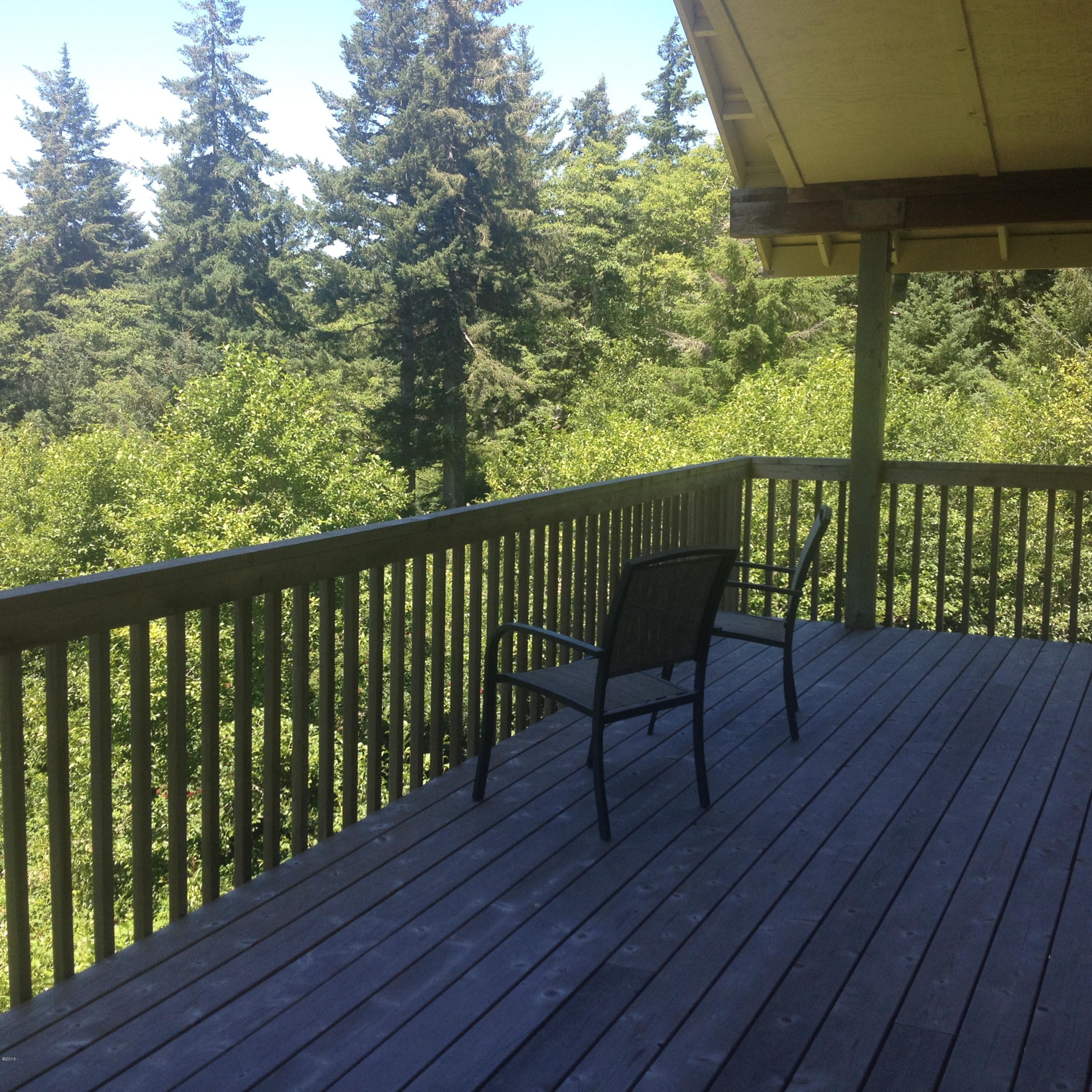 7340 Northeast Highland Road Otis, OR 97368 - Photo 19 of 30 upper deck