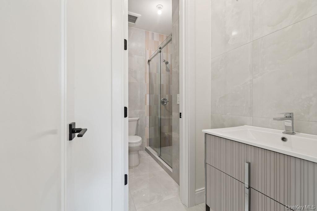 5 Mirror Lake Road, Unit 202 Spring Valley, NY 10977 - Photo 31 of 50 Bathroom #4