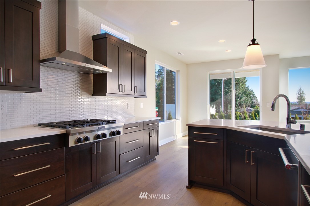 6133 Northeast 2nd Street Renton, WA 98059 - Photo 4 of 25 Gallery Image 4
