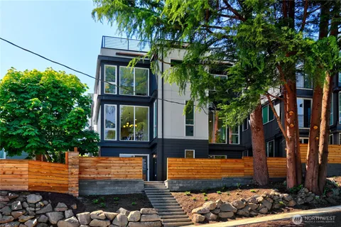 $1,043,000 | 627 West Emerson Street, Seattle, WA 98119