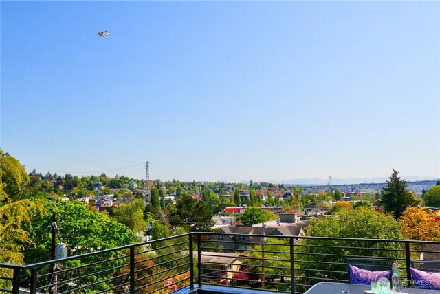 $1,043,000 | 627 West Emerson Street, Seattle, WA 98119