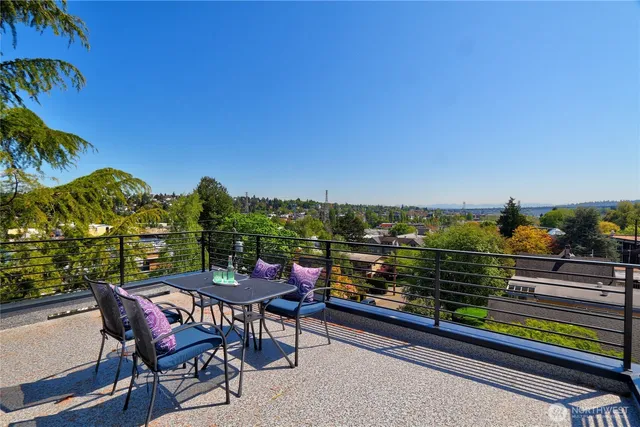 $1,043,000 | 627 West Emerson Street, Seattle, WA 98119