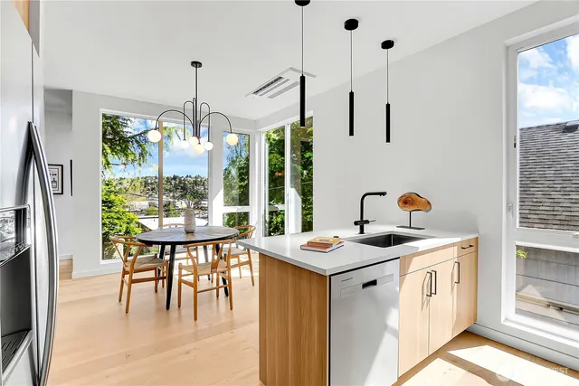 $1,043,000 | 627 West Emerson Street, Seattle, WA 98119