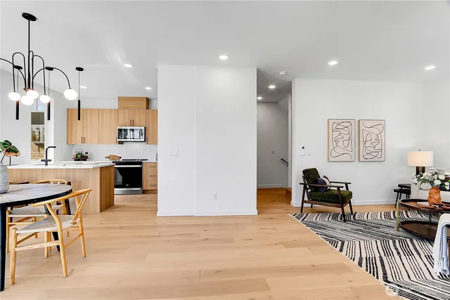 $1,043,000 | 627 West Emerson Street, Seattle, WA 98119