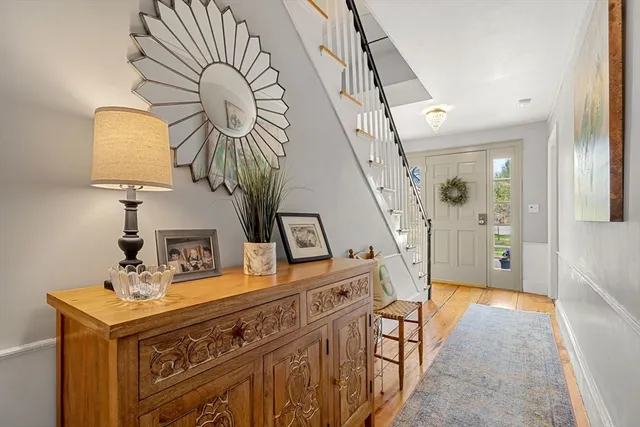 a view of entryway with furniture