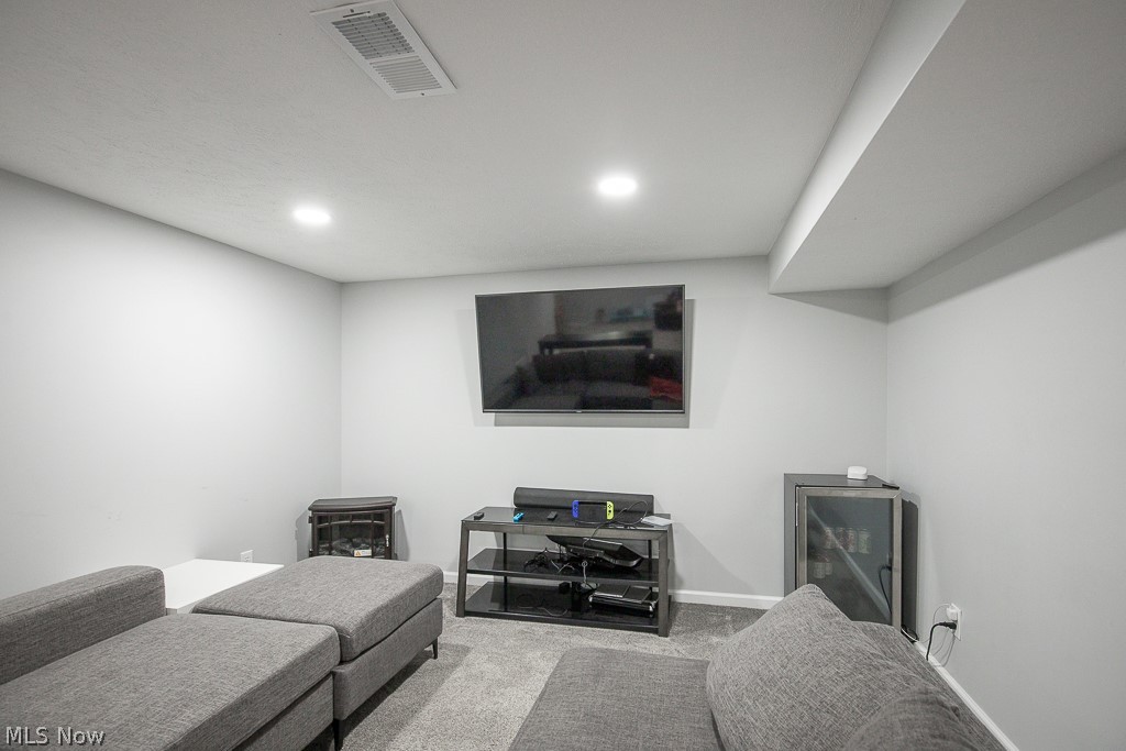 21825 Rye Road Beachwood, OH 44122 - Photo 31 of 35 View of carpeted living room