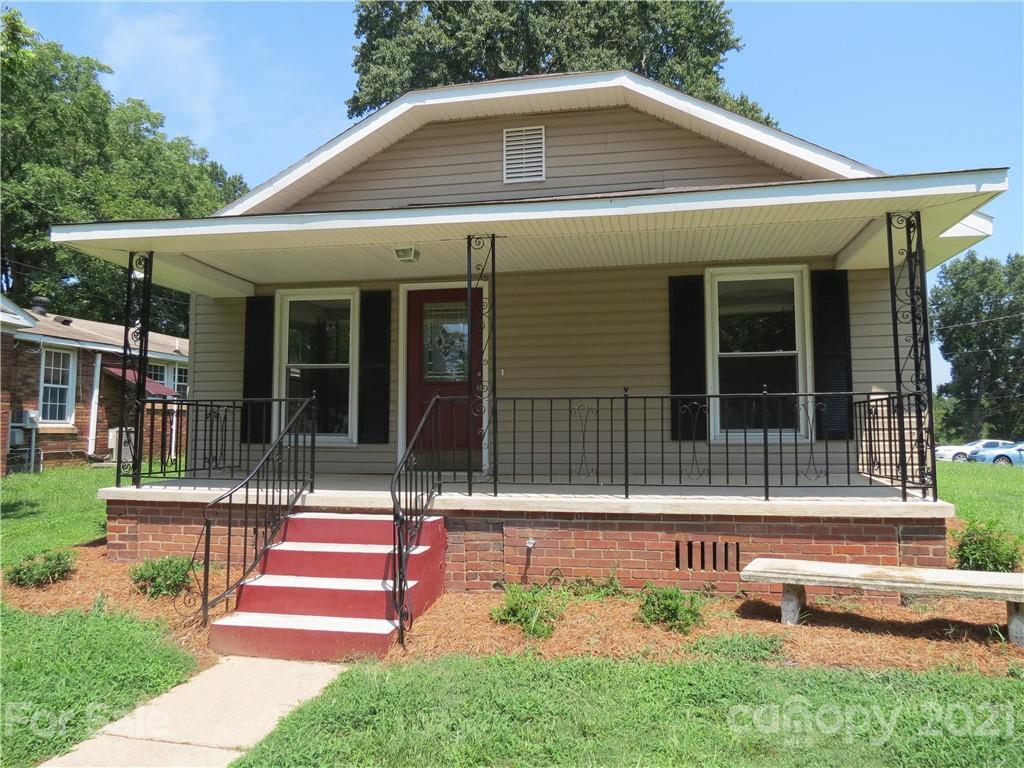 431 Union Cemetery Road Southwest Concord, NC 28027 - Photo 2 of 38 a front view of a house with a yard