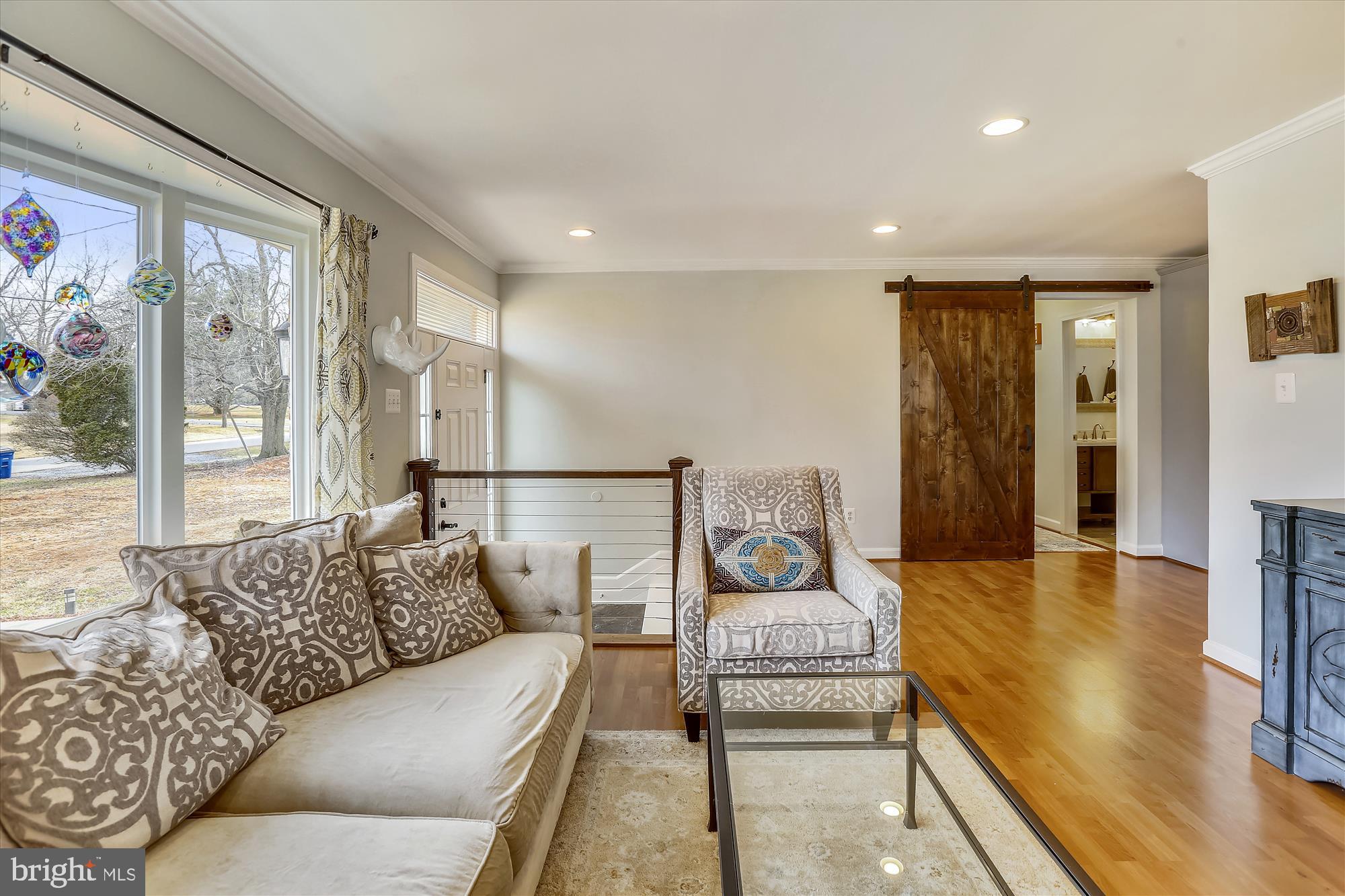 1020 Gadsden Avenue Silver Spring, MD 20905 - Photo 2 of 34 Living Room