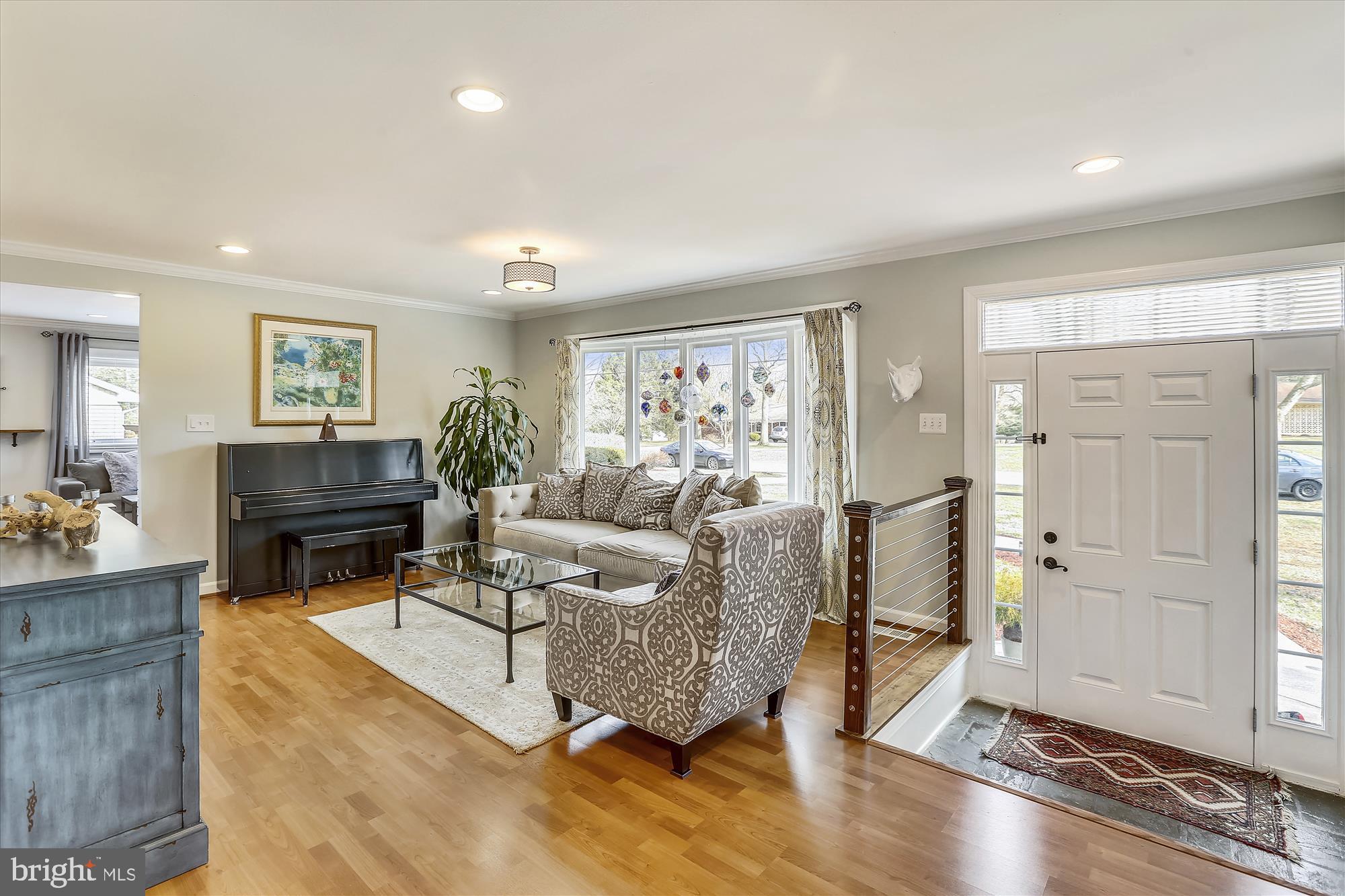 1020 Gadsden Avenue Silver Spring, MD 20905 - Photo 5 of 34 Living Room
