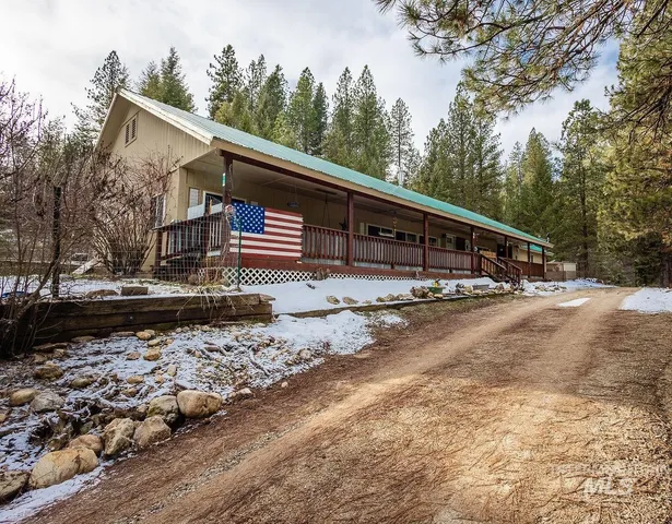 $410,500 | 10 Reseda Ridge Circle, Garden Valley, ID 83622