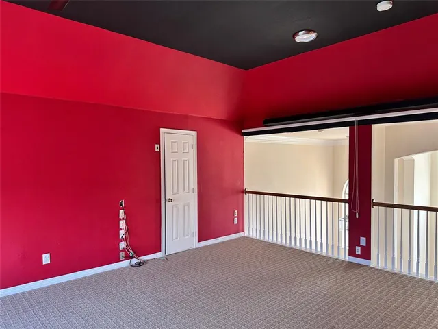 a view of livingroom with furniture
