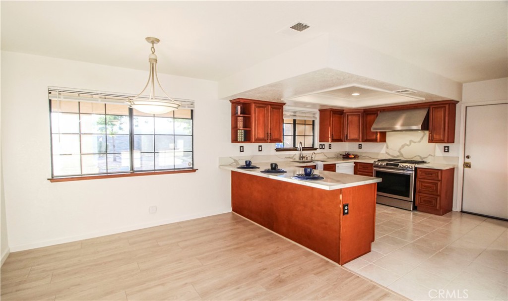 6736 Summit Valley Road Hesperia, CA 92345 - Photo 5 of 22