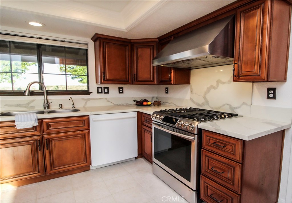 6736 Summit Valley Road Hesperia, CA 92345 - Photo 9 of 22