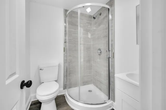 a bathroom with a toilet and a shower