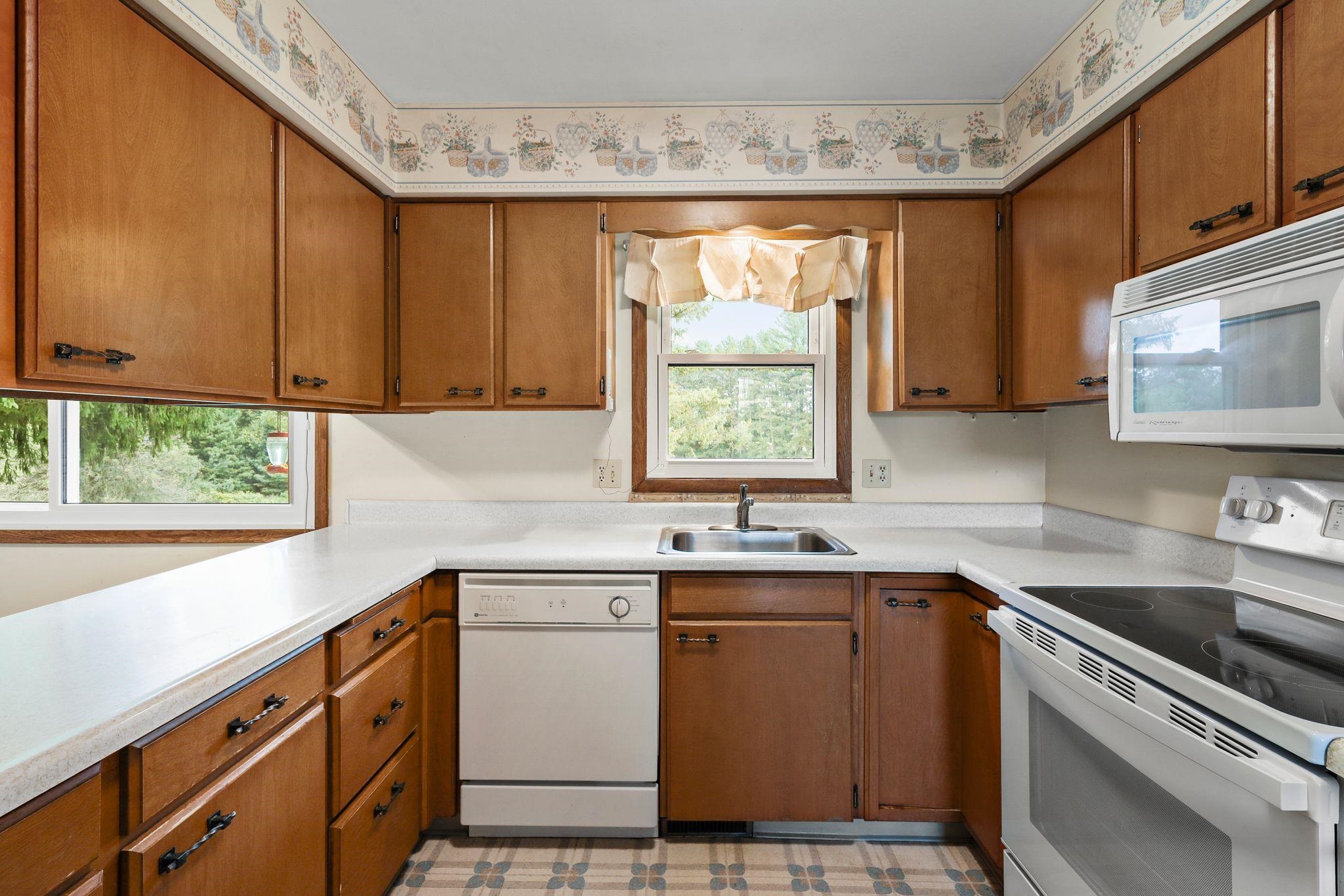 994 Tipperary Road Oregon, WI 53575 - Photo 10 of 43 Gallery Image 10