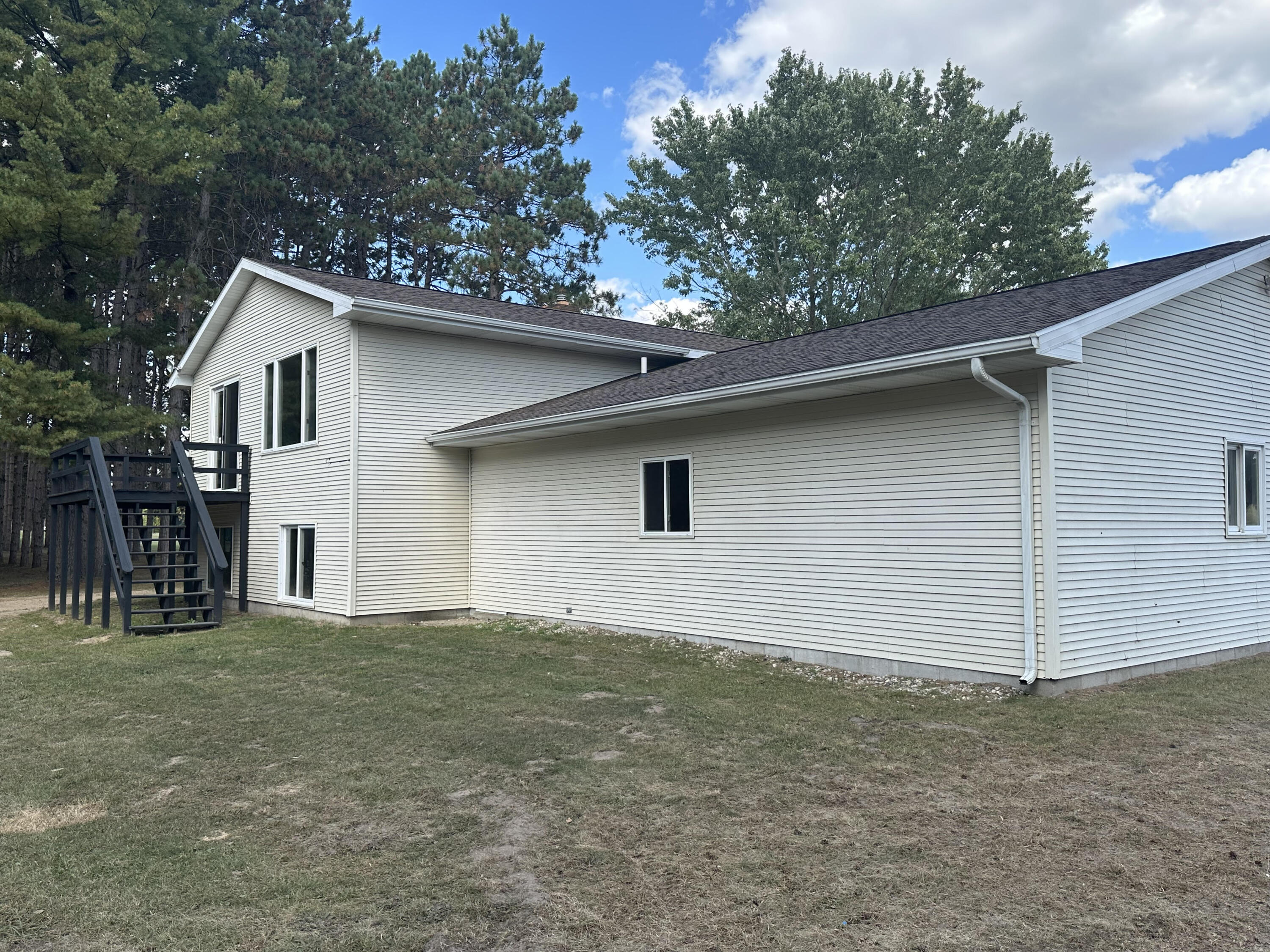 7658 South Coldwater Road Blanchard, MI 49310 - Photo 12 of 14 CW Rear
