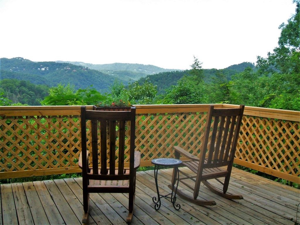 261 Rattlesnake Hollow Road Gatlinburg, TN 37738 - Photo 3 of 10