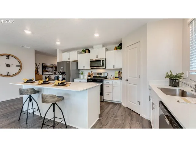 $444,995 | 348 Greencrest Street Northeast, Salem, OR 97301