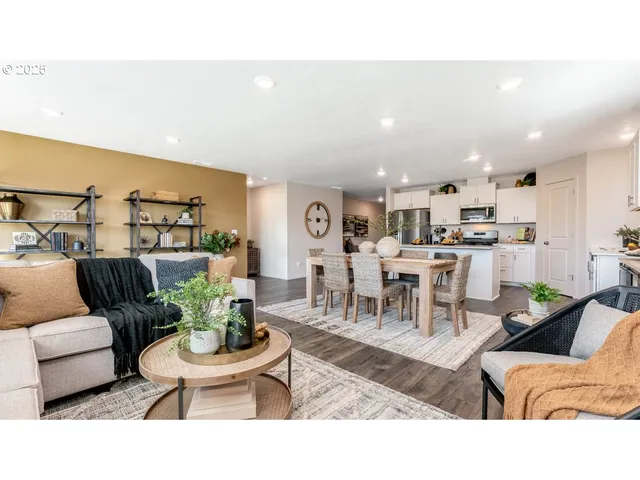 $444,995 | 348 Greencrest Street Northeast, Salem, OR 97301