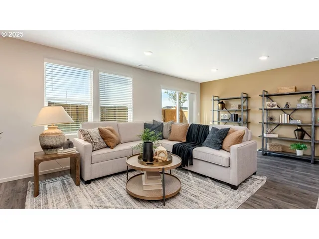 $444,995 | 348 Greencrest Street Northeast, Salem, OR 97301