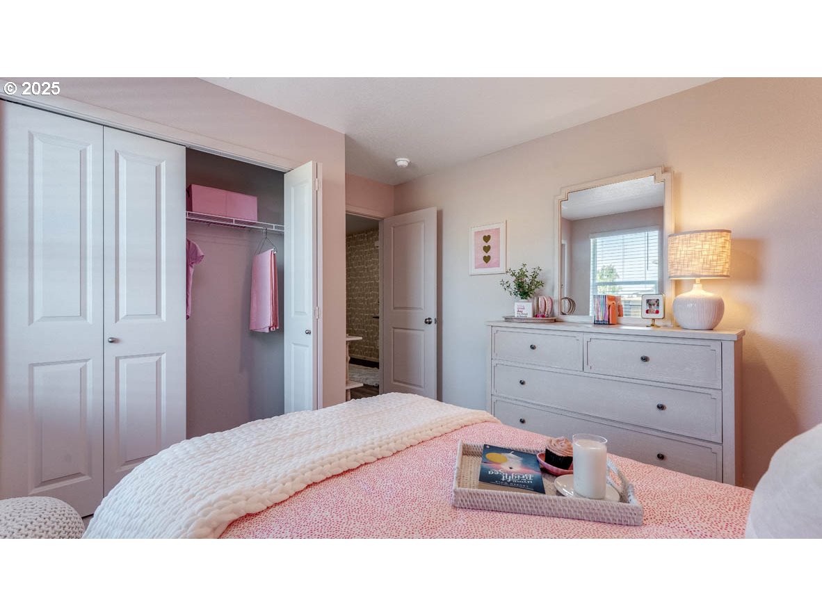 348 Greencrest Street Northeast Salem, OR 97301 - Photo 7 of 26 a room with a bed and a dresser in it