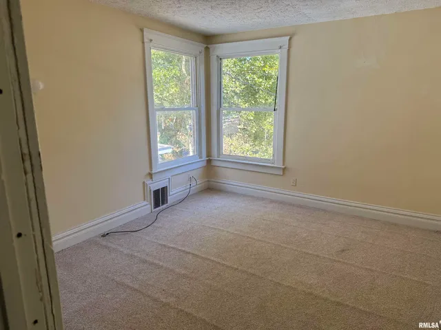 $49,900 | 704 East La Salle Street, Peoria, IL 61603